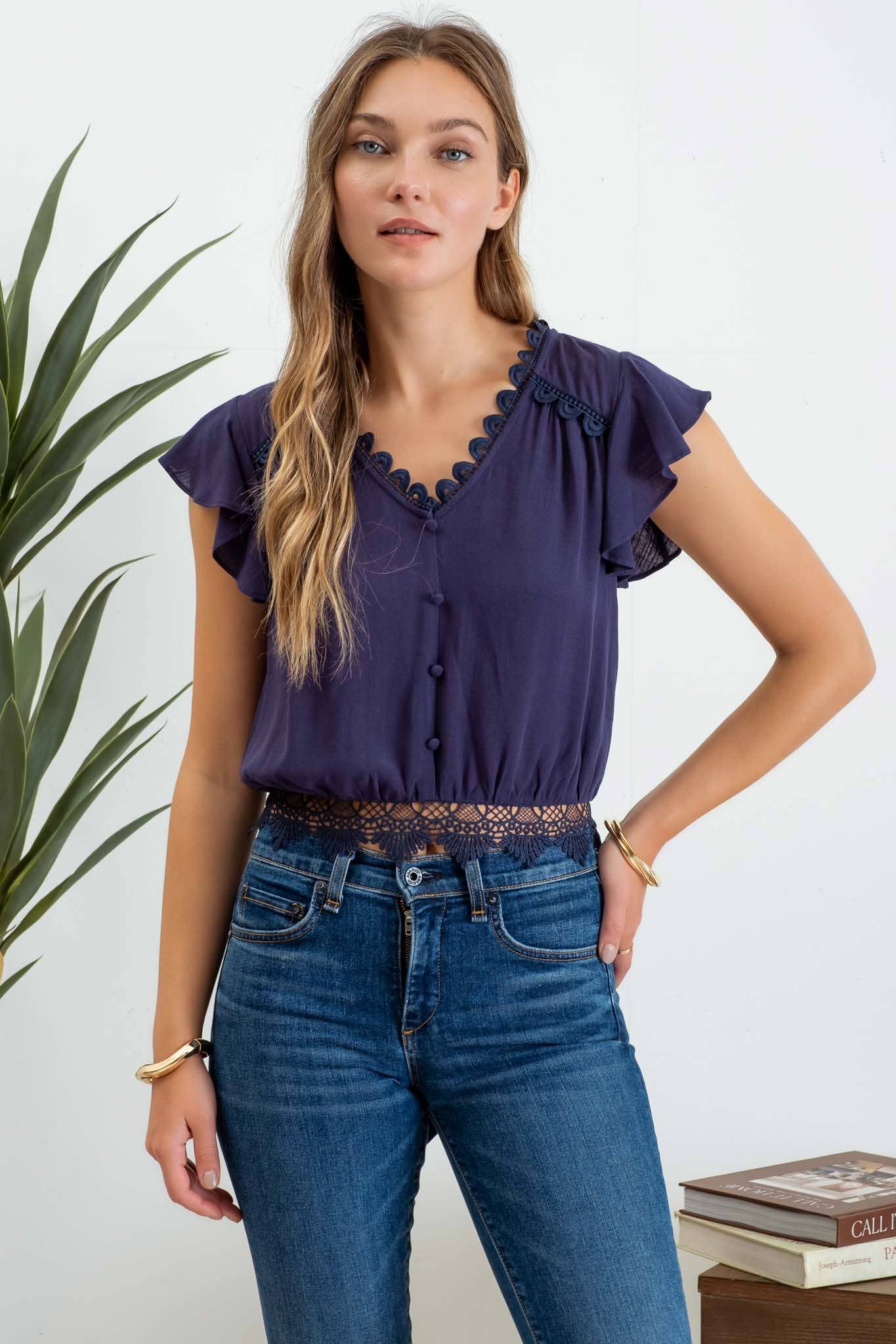 Scallop Lace Trim Crop Top in Navy