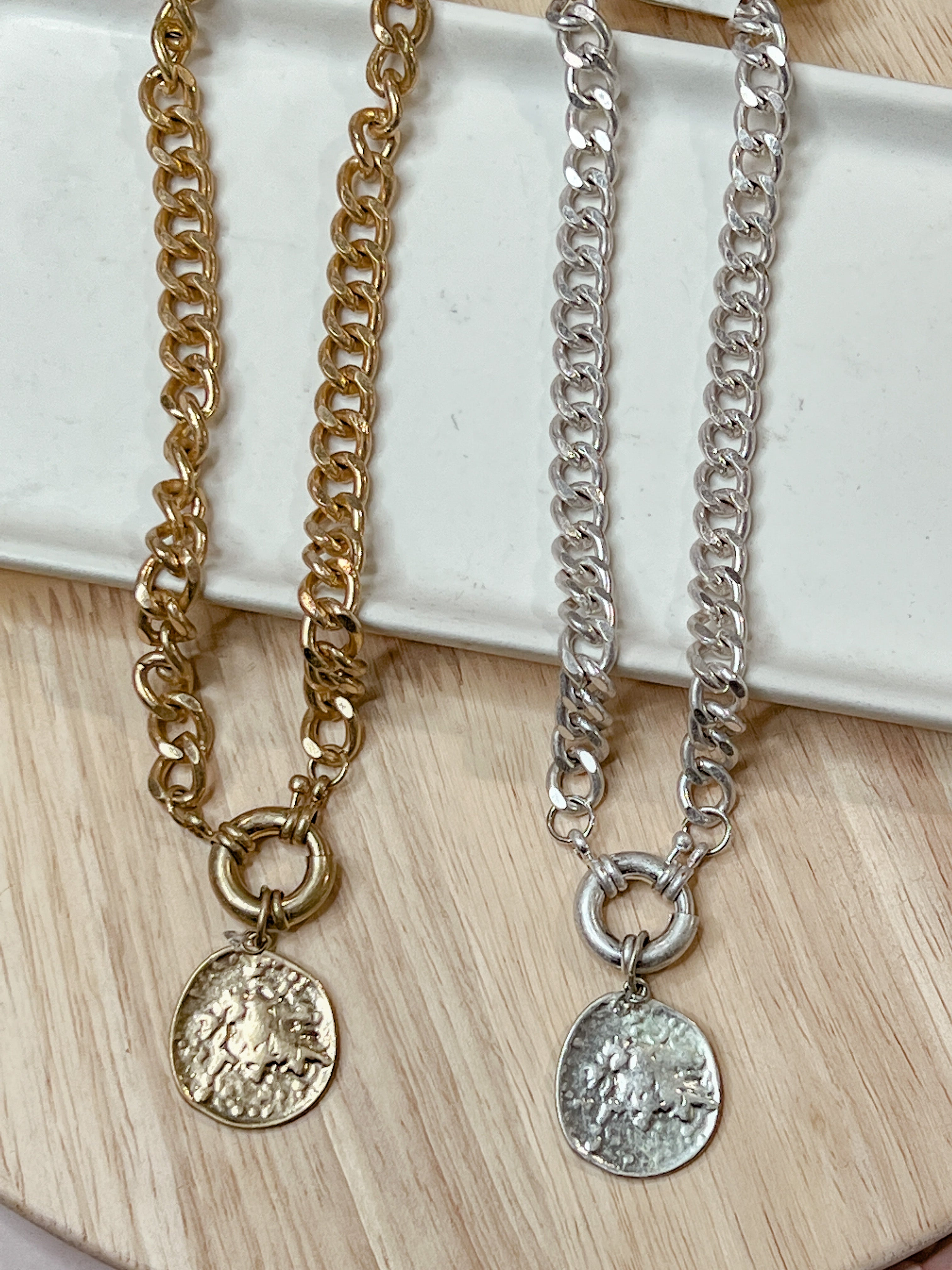 Medallion Chunk Necklace