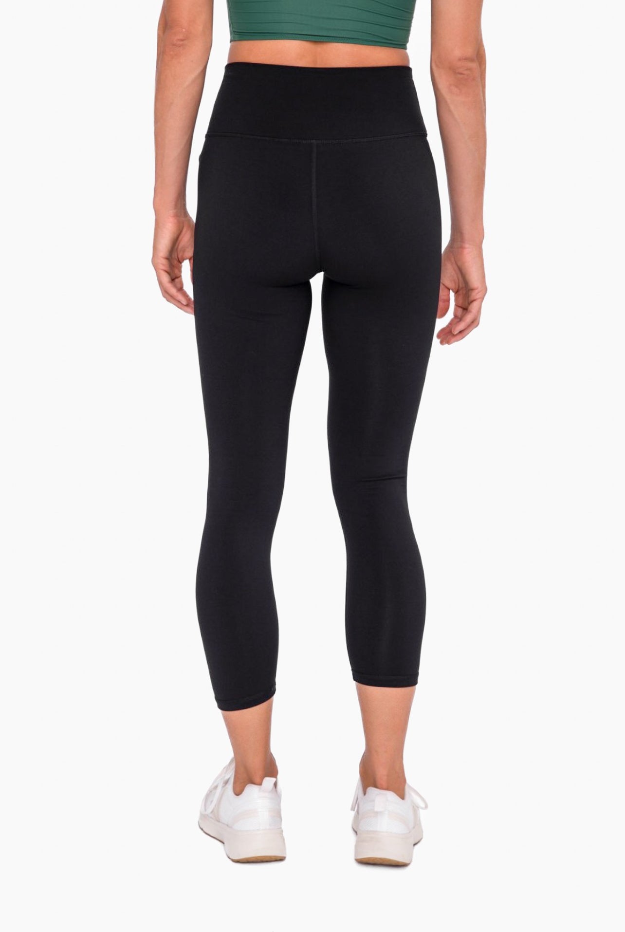 Manhattan Ultra Form Fit High-Waist 7/8 Leggings in Black