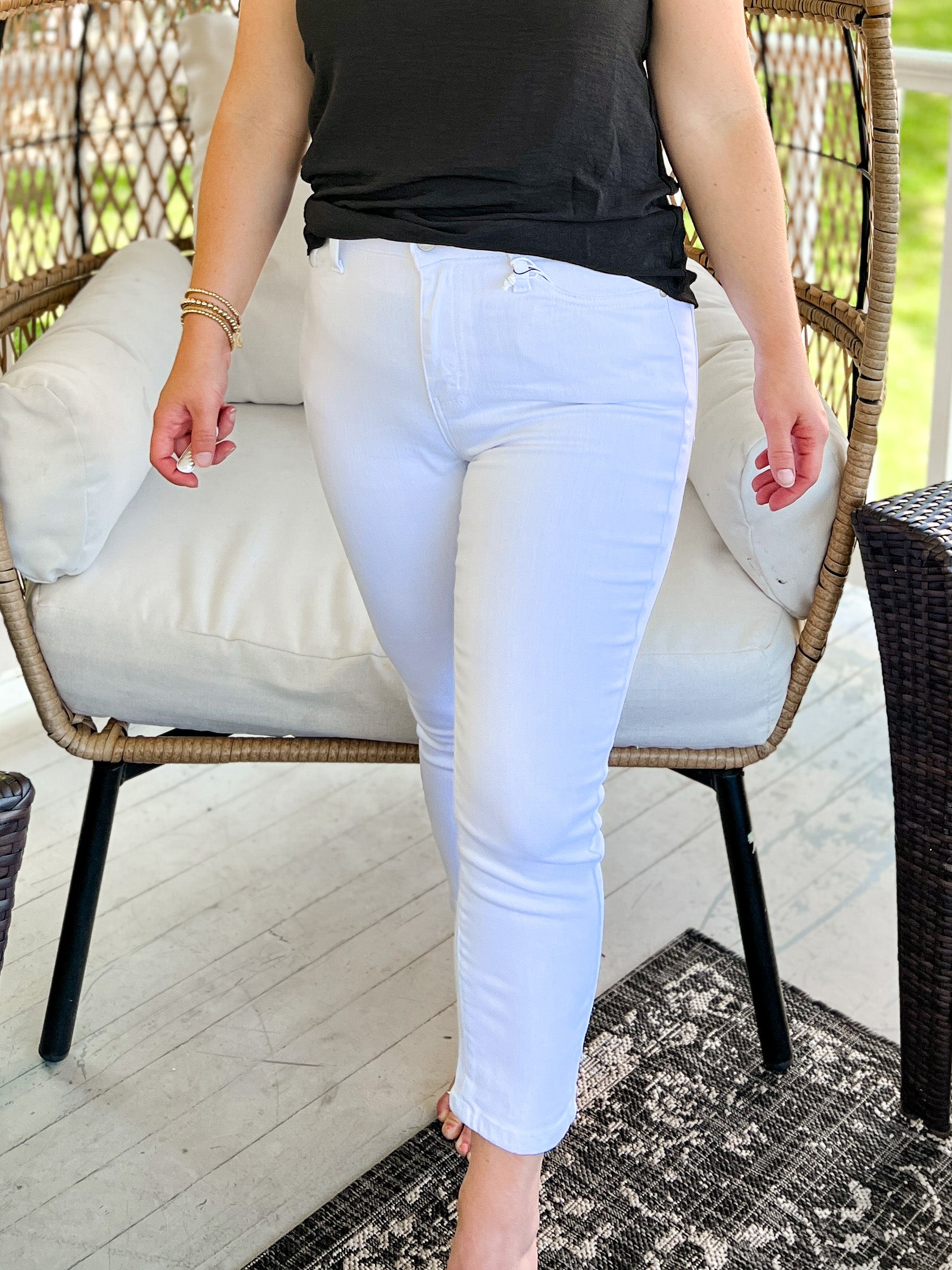 Willa Mid-Rise White Capri Judy Blue Jeans