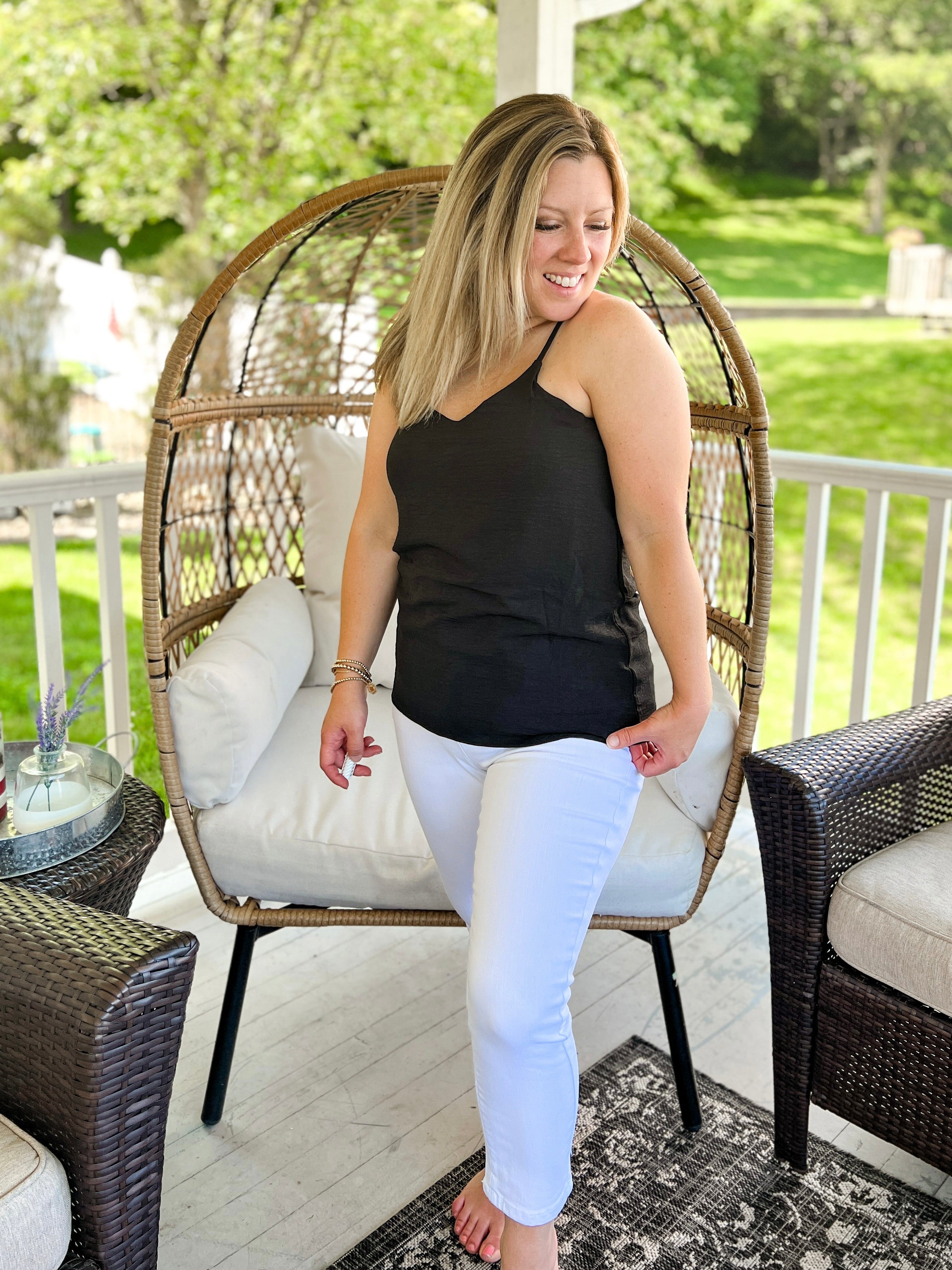 Willa Mid-Rise White Capri Judy Blue Jeans