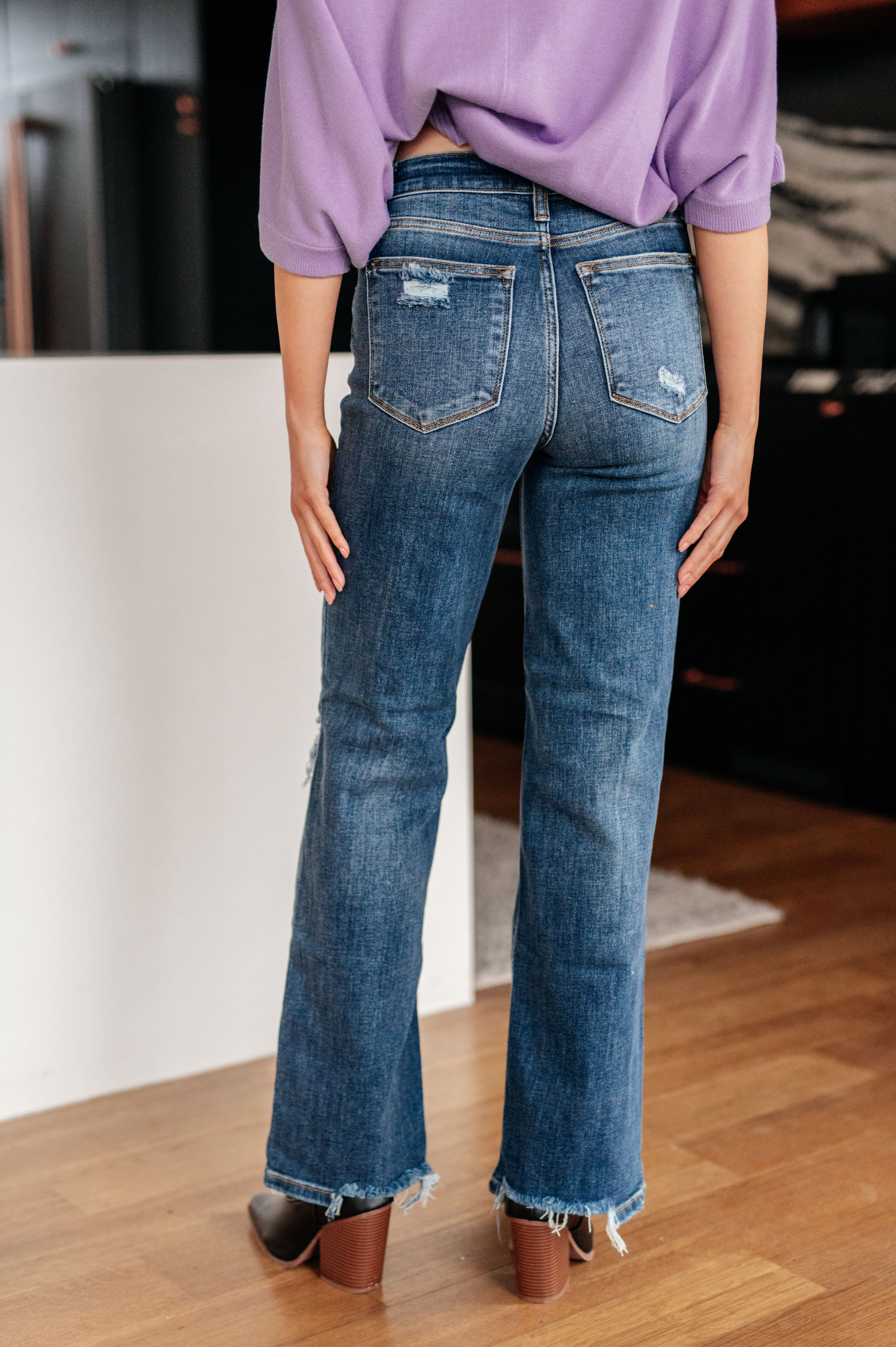 Judy Blue Rose High Rise 90's Straight Jeans in Dark Wash